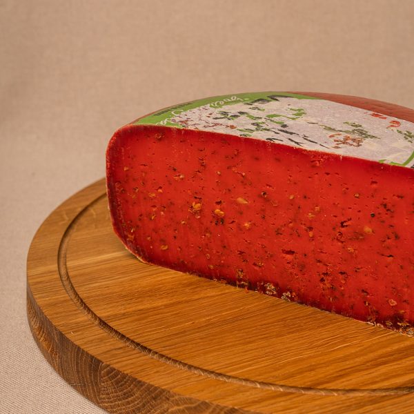 ser gouda z czerwonym pesto