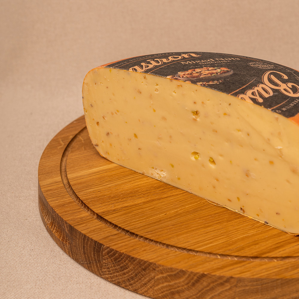 Ser holenderski z mixem orzechów