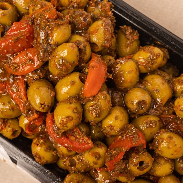 Włoskie oliwki z suszonymi pomidorami i bazylią